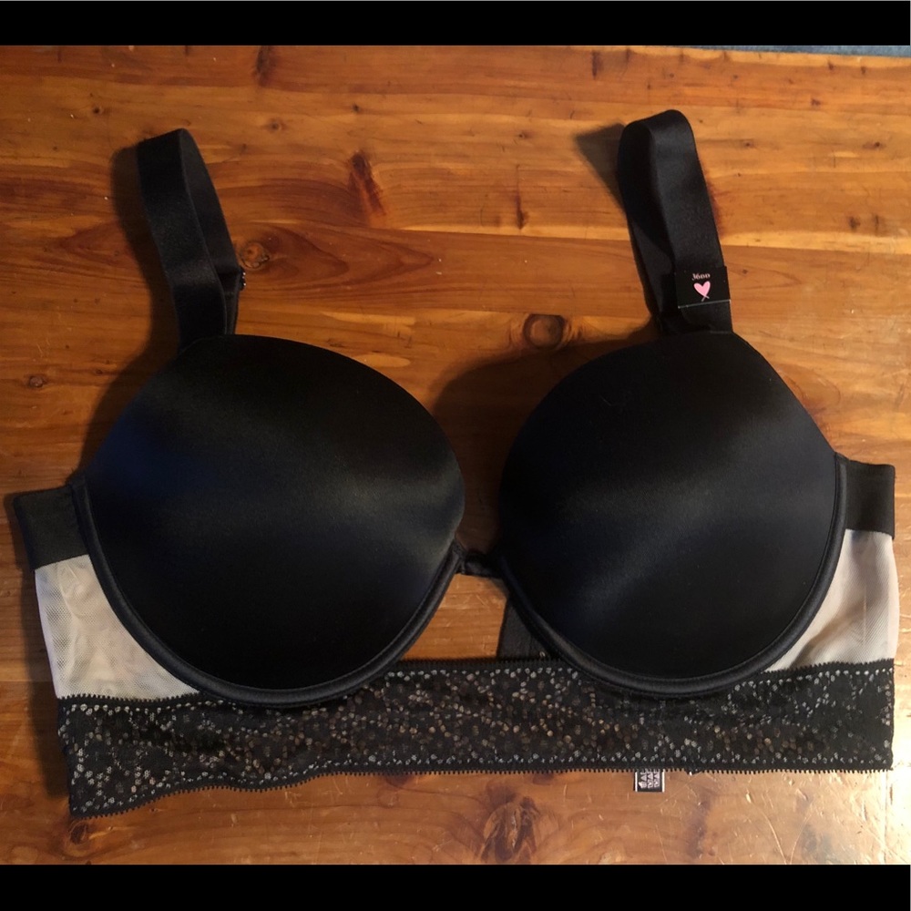 Victoria’s Secret Very Sexy Push-Up Bra (36DD)